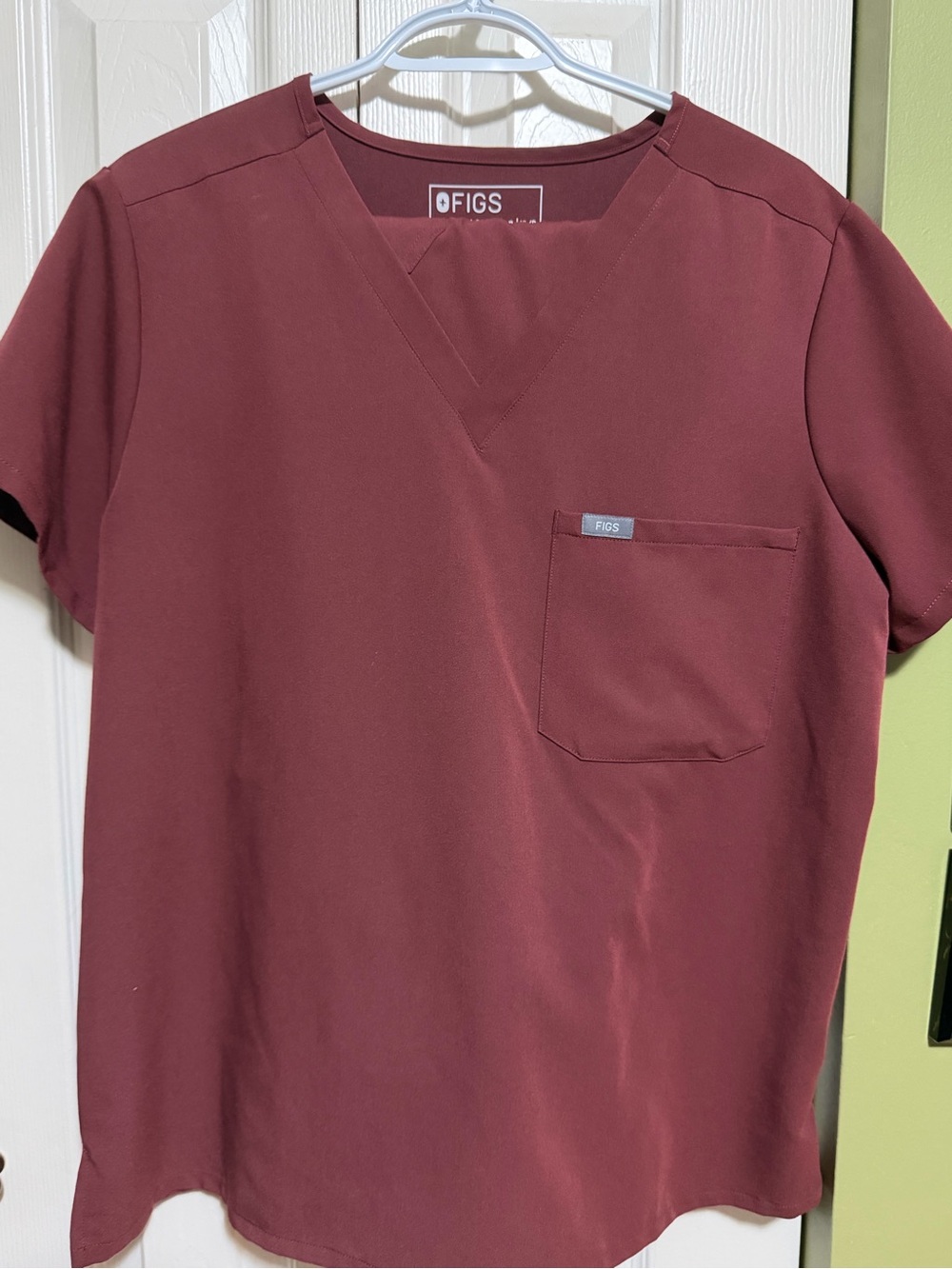 FIGS Womenโs Scrub Set Walnut